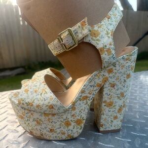Luichiny Floral Platform Sandals